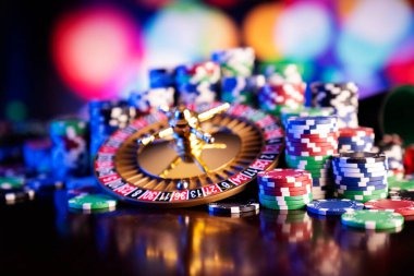 Three Card Poker hand rankings displayed on morfintoto live table